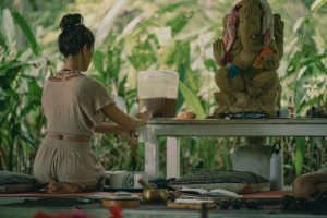 costa-rica-lacey-serving-cacao