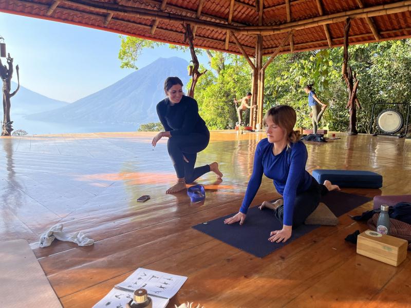 peer-teaching-guatemala-yoga-shala